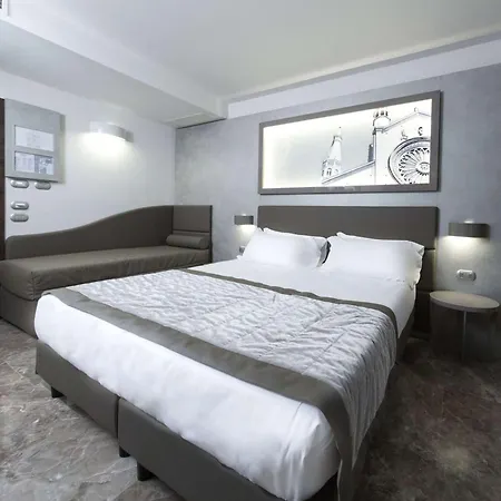 Western Premier Milano Palace Hotel 4*